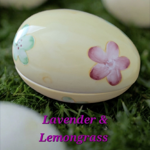 Laveder & Lemongrass Scent Soy Candle in Ceramic Egg - Picture 3 of 4